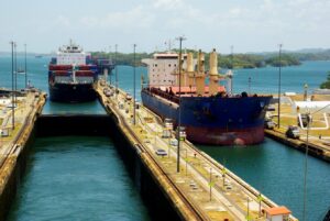Actividades económicas de Panamá 1 1391526326PanamaCanalLocks