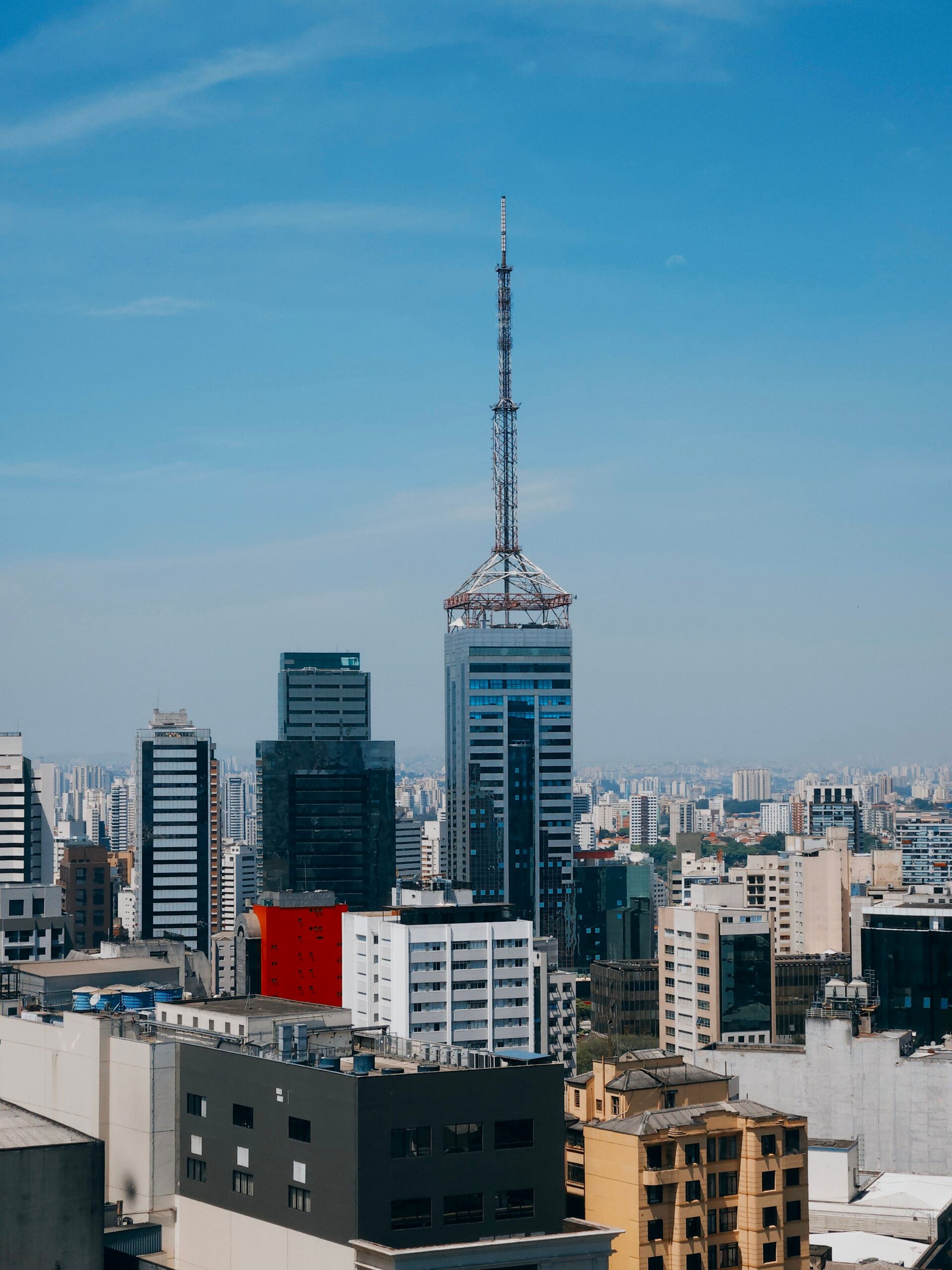 Vista aérea del horizonte de São Paulo con rascacielos, la mayor metrópoli de América Latina y sede de grandes empresas