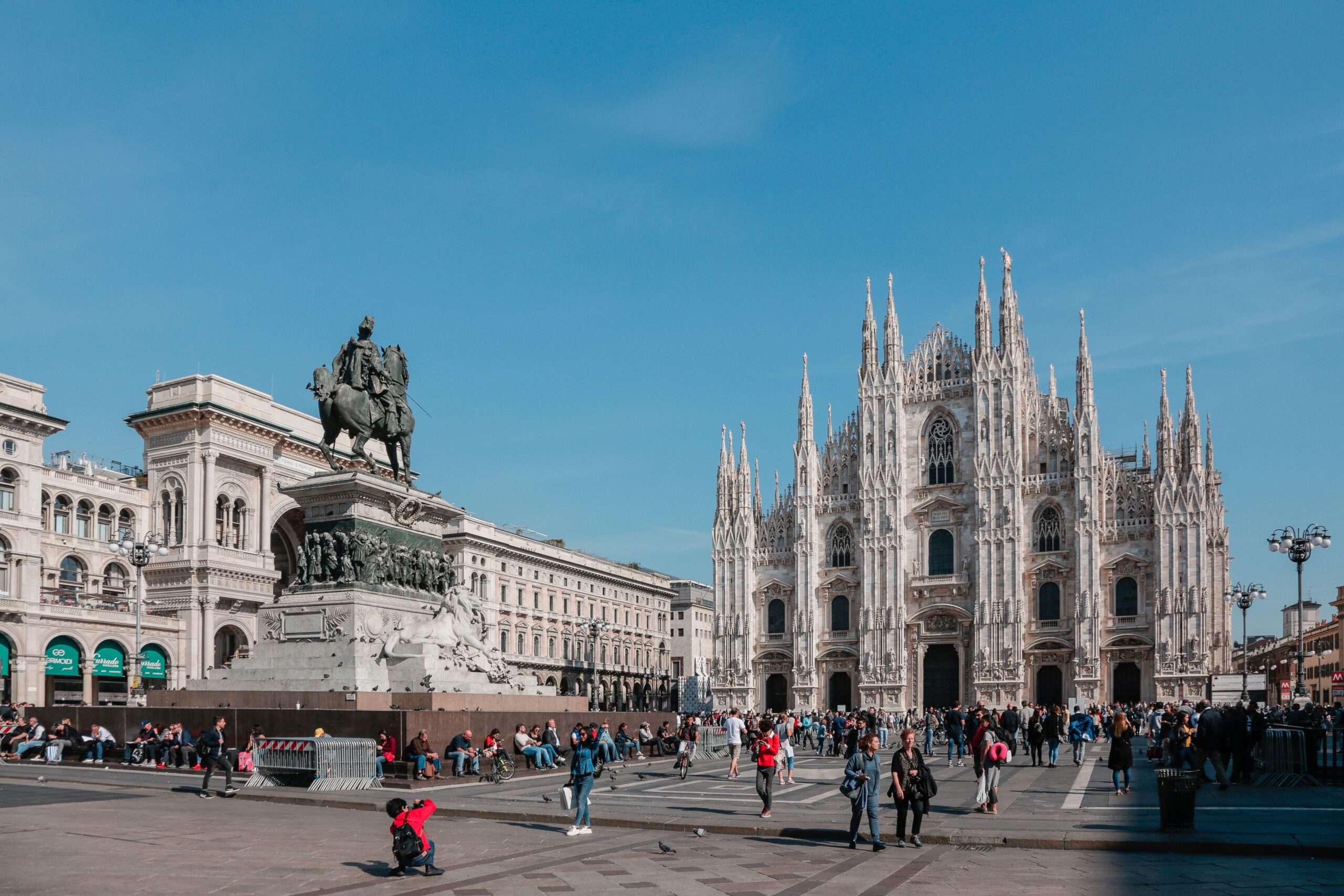 Catedral Duomo de Milán y la Piazza del Duomo, símbolo de la capital económica de Italia
